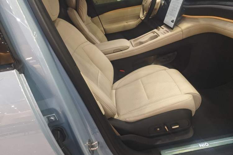 Used Nio ES6 2024 75 kWh Right Front Seat