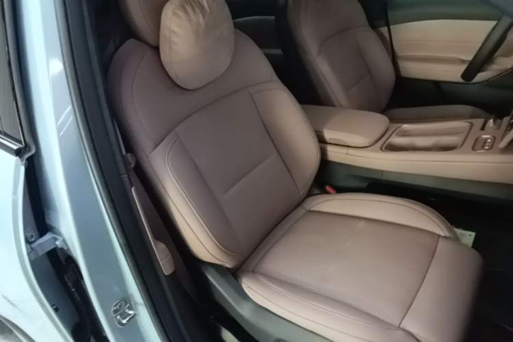 Used Nio ES6 2024 75 kWh Right Front Seat