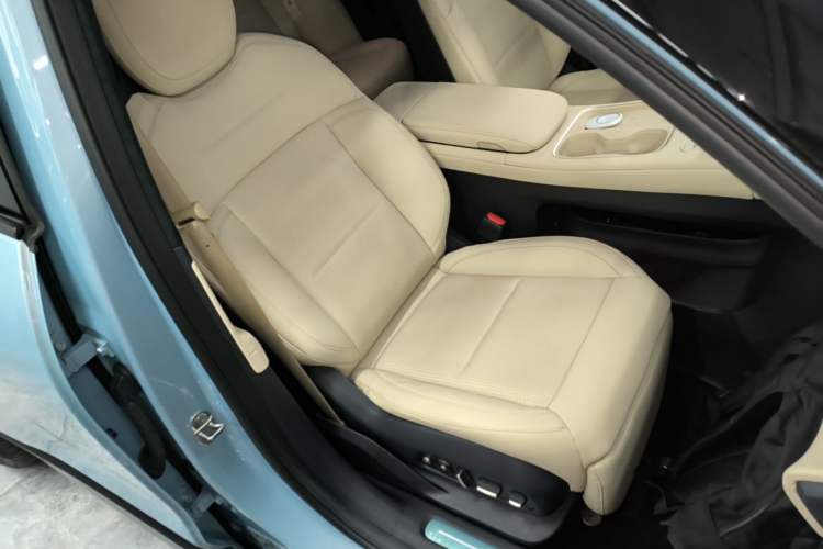 Used Nio ES6 2024 75 kWh Right Front Seat