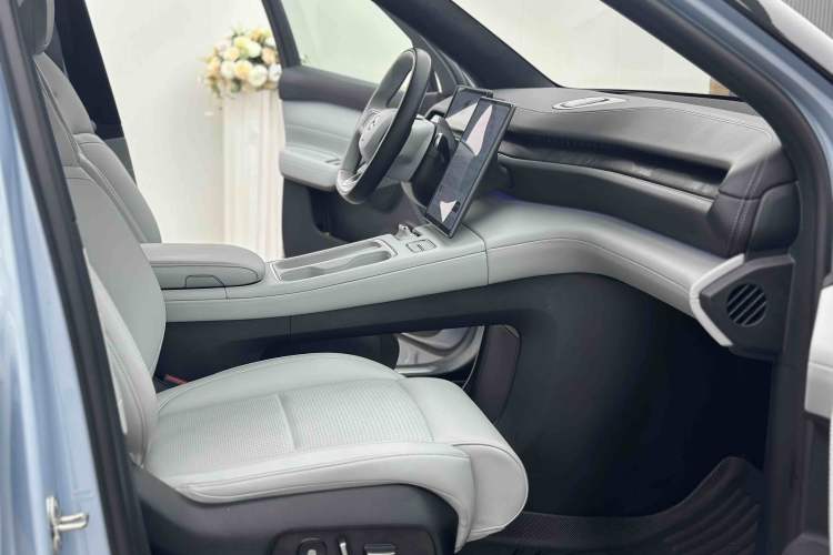 Used Nio ES6 2024 75 kWh Right Front Seat