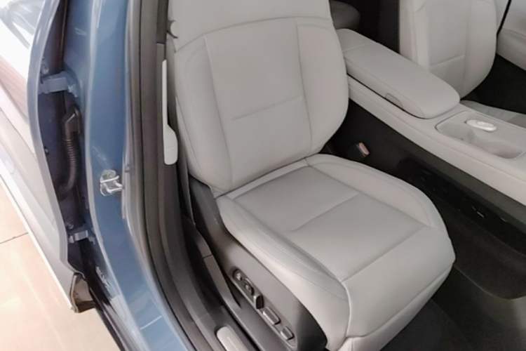 Used Nio ES6 2024 75 kWh Right Front Seat