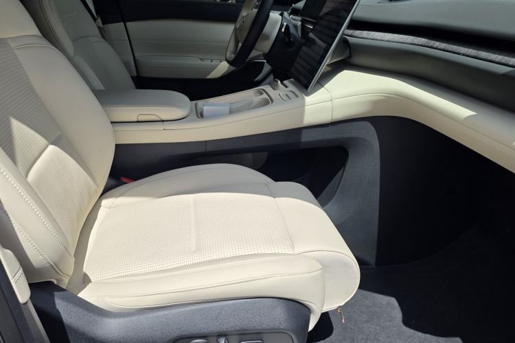 Used Nio ES6 2024 75 kWh Right Front Seat