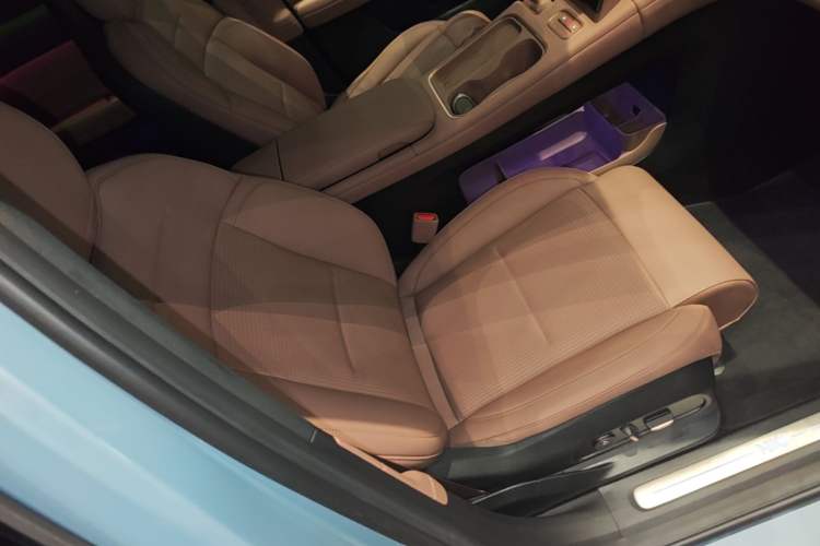 Used Nio ES6 2024 75 kWh Right Front Seat