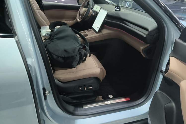 Used Nio ES6 2024 75 kWh Right Front Seat