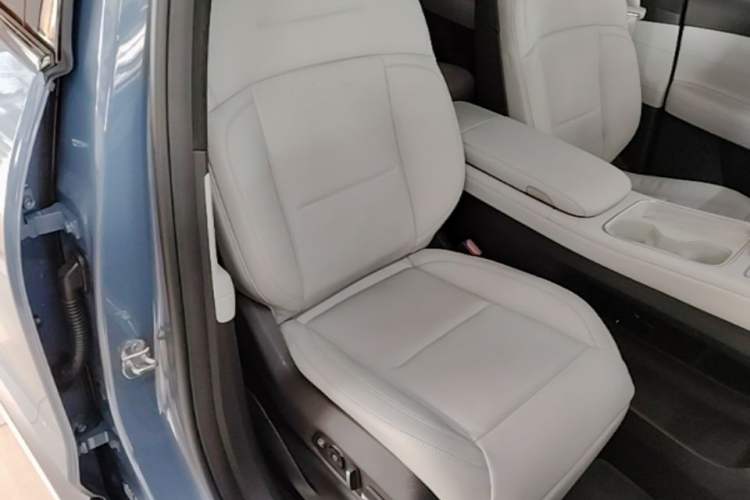 Used Nio ES6 2024 75 kWh Right Front Seat