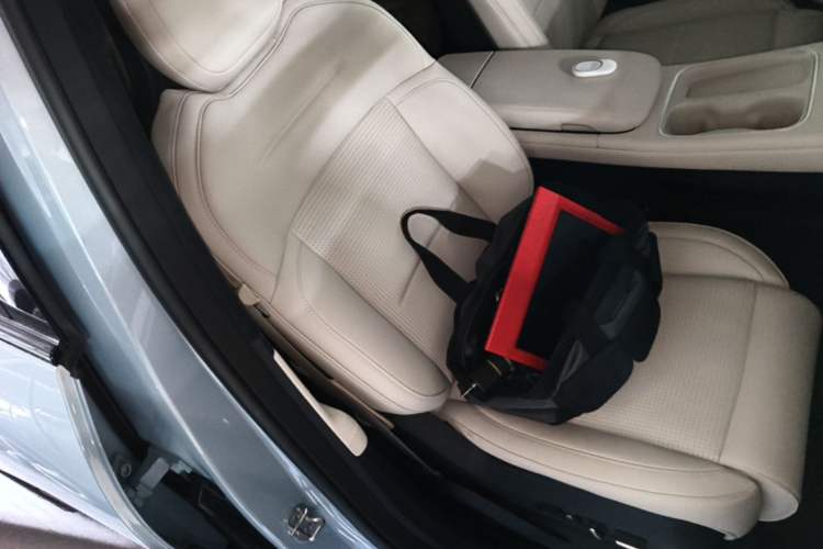 Used Nio ES6 2024 75 kWh Right Front Seat