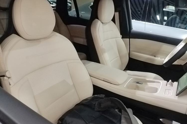 Used Nio ES6 2024 75 kWh Right Front Seat