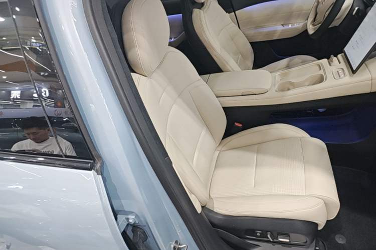 Used Nio ES6 2024 75 kWh Right Front Seat