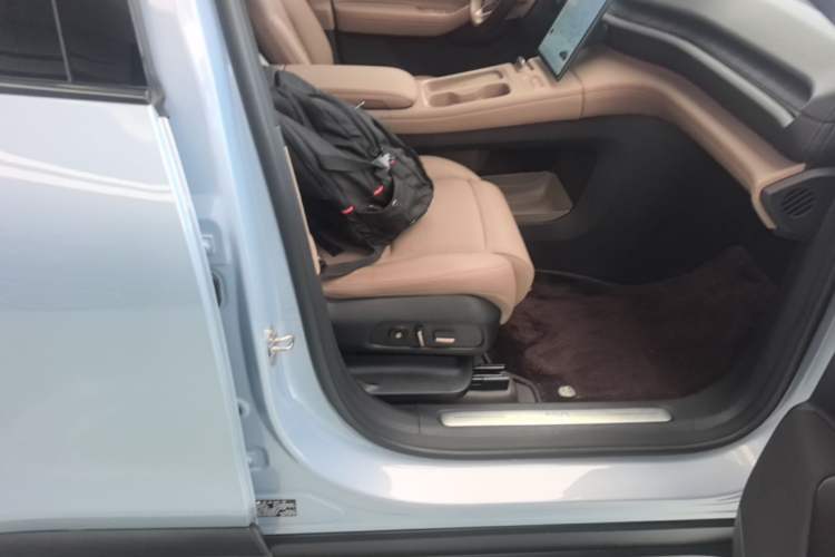 Used Nio ES6 2024 75 kWh Right Front Seat