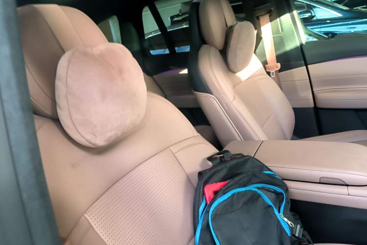 Used Nio ES6 2024 75 kWh Right Front Seat