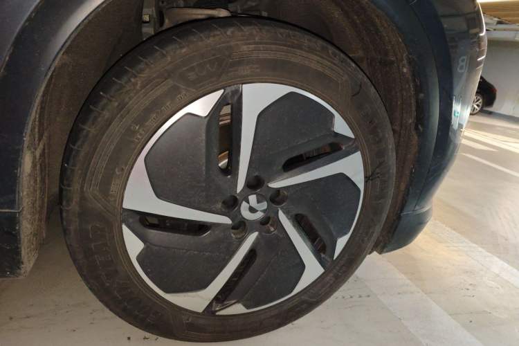 Used Nio ES6 2024 75 kWh Right Front Wheel Hub