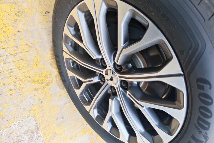 Used Nio ES6 2024 75 kWh Right Front Wheel Hub