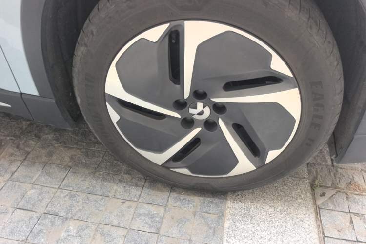 Used Nio ES6 2024 75 kWh Right Front Wheel Hub