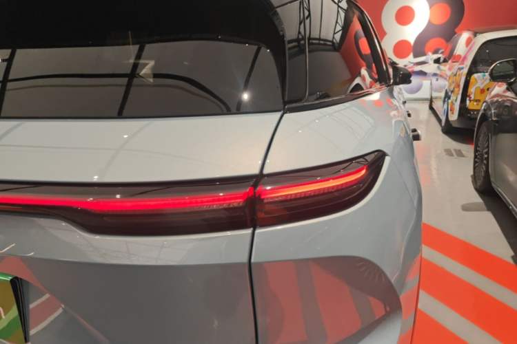 Used Nio ES6 2024 75 kWh Right Rear Taillight