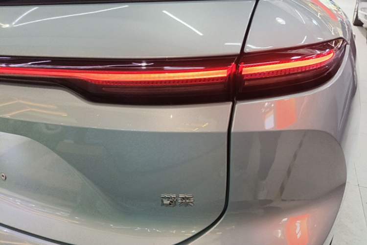 Used Nio ES6 2024 75 kWh Right Rear Taillight