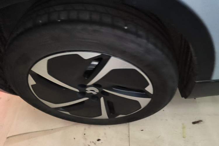 Used Nio ES6 2024 75 kWh Right Rear Wheel Hub