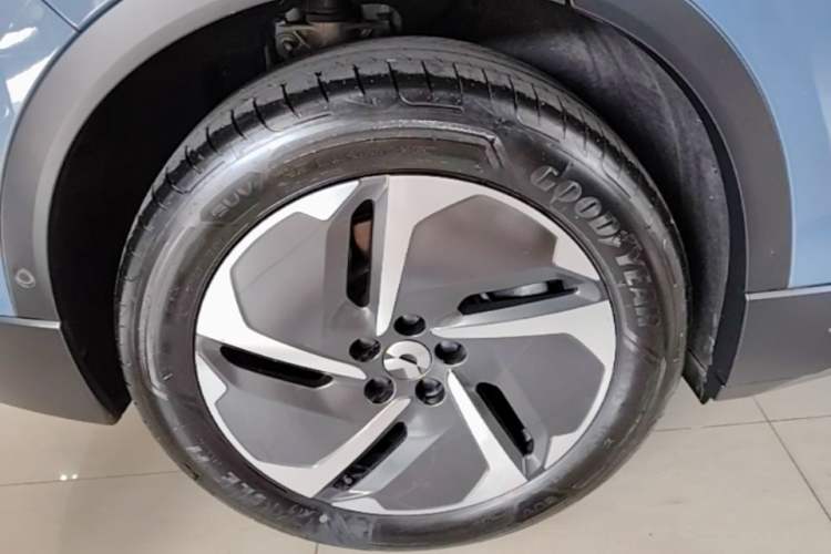 Used Nio ES6 2024 75 kWh Right Rear Wheel Hub