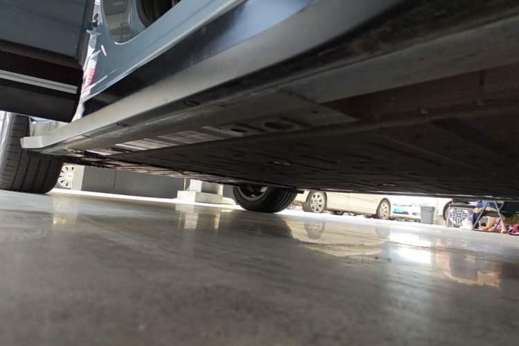 Used Nio ES6 2024 75 kWh Right Side Sill
