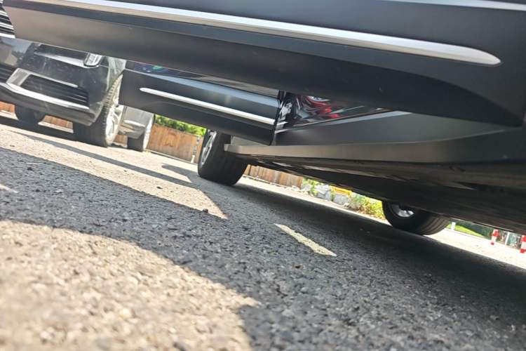 Used Nio ES6 2024 75 kWh Right Side Sill