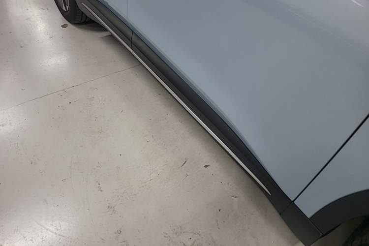 Used Nio ES6 2024 75 kWh Right Side Sill