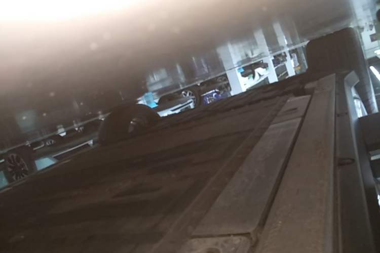 Used Nio ES6 2024 75 kWh Right Side Sill