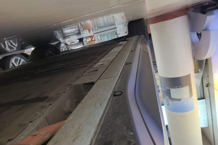 Used Nio ES6 2024 75 kWh Right Side Sill