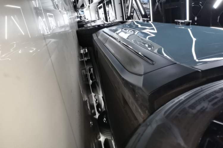 Used Nio ES6 2024 75 kWh Right Side Sill