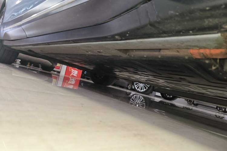 Used Nio ES6 2024 75 kWh Right Side Sill