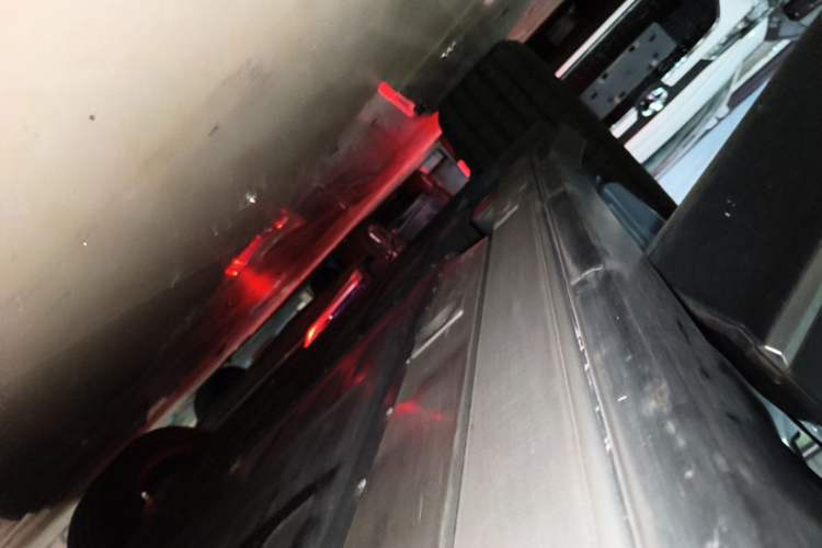 Used Nio ES6 2024 75 kWh Right Side Sill