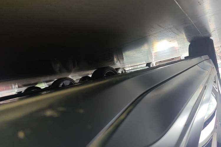 Used Nio ES6 2024 75 kWh Right Side Sill
