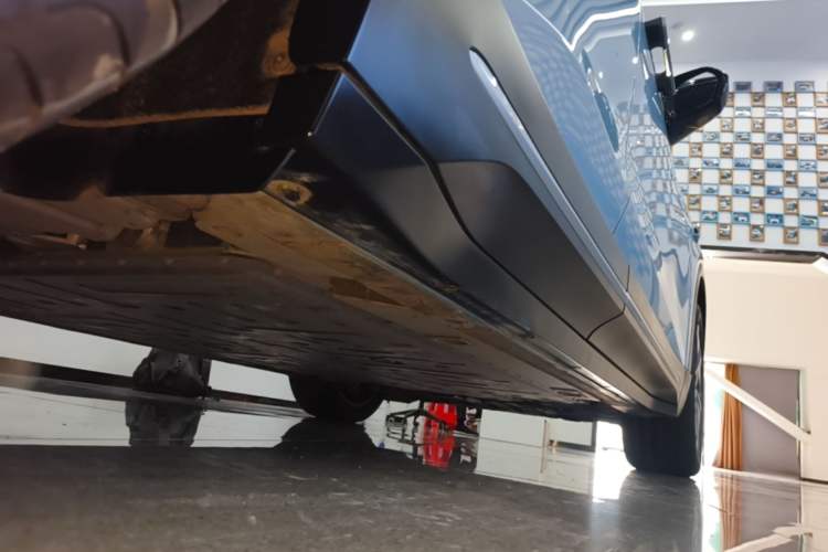 Used Nio ES6 2024 75 kWh Right Side Sill