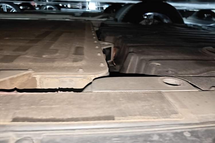 Used Nio ES6 2024 75 kWh Right Side Sill