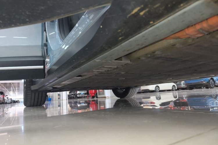 Used Nio ES6 2024 75 kWh Right Side Sill