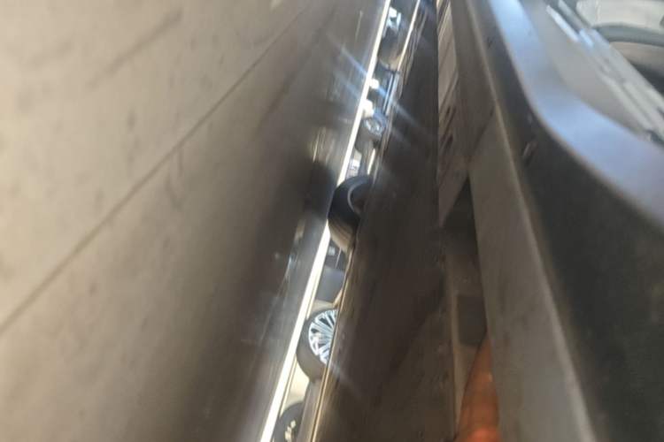 Used Nio ES6 2024 75 kWh Right Side Sill