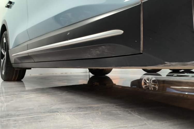 Used Nio ES6 2024 75 kWh Right Side Sill