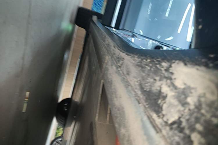 Used Nio ES6 2024 75 kWh Right Side Sill