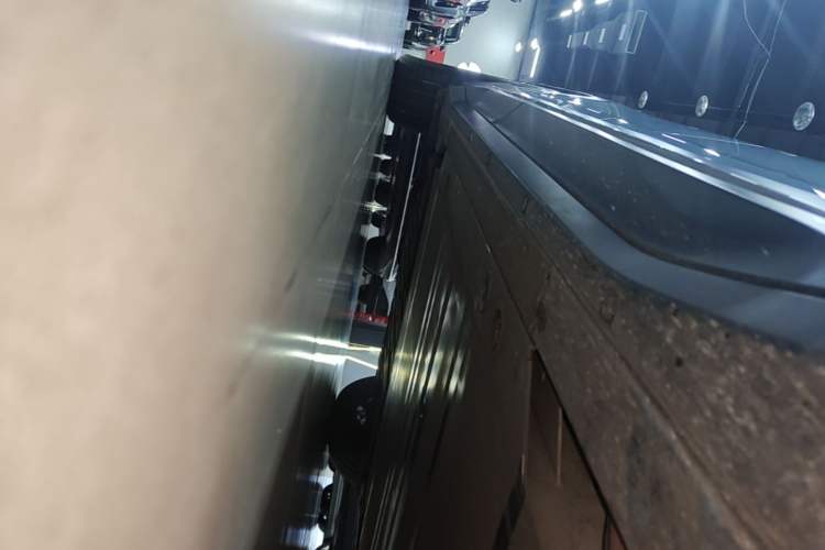 Used Nio ES6 2024 75 kWh Right Side Sill