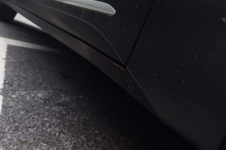 Used Nio ES6 2024 75 kWh Right Side Sill