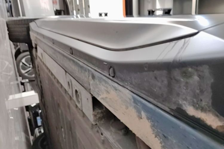 Used Nio ES6 2024 75 kWh Right Side Sill