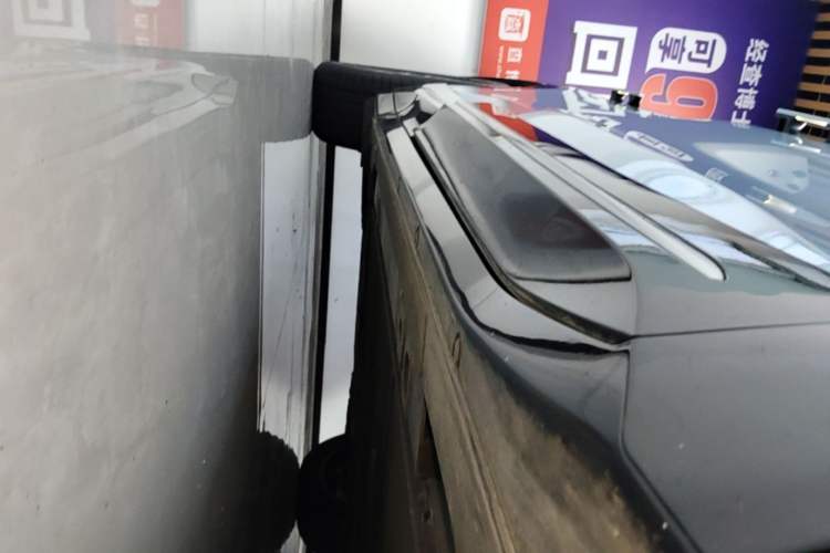 Used Nio ES6 2024 75 kWh Right Side Sill