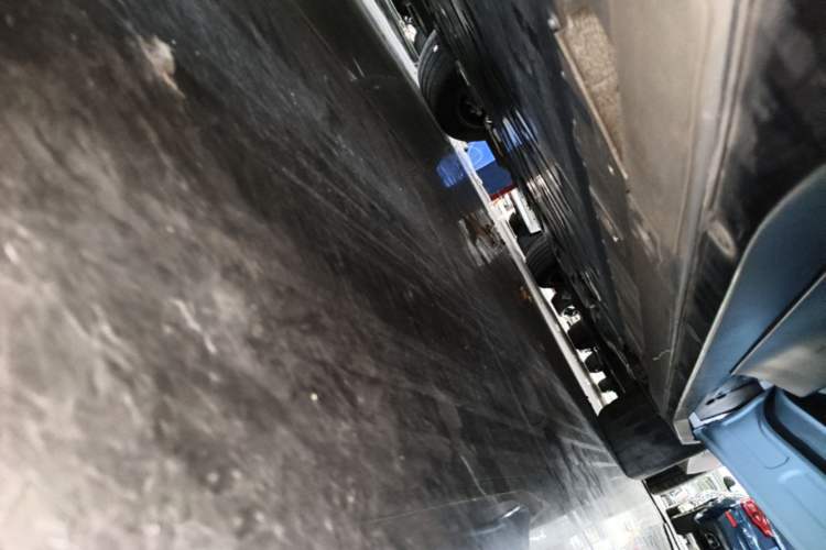 Used Nio ES6 2024 75 kWh Right Side Sill
