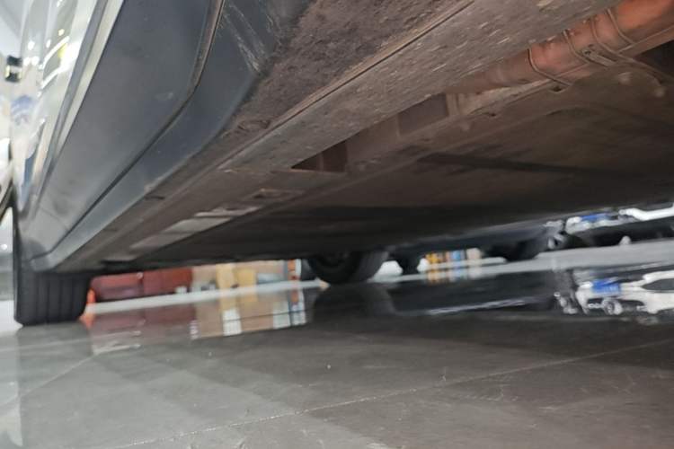 Used Nio ES6 2024 75 kWh Right Side Sill