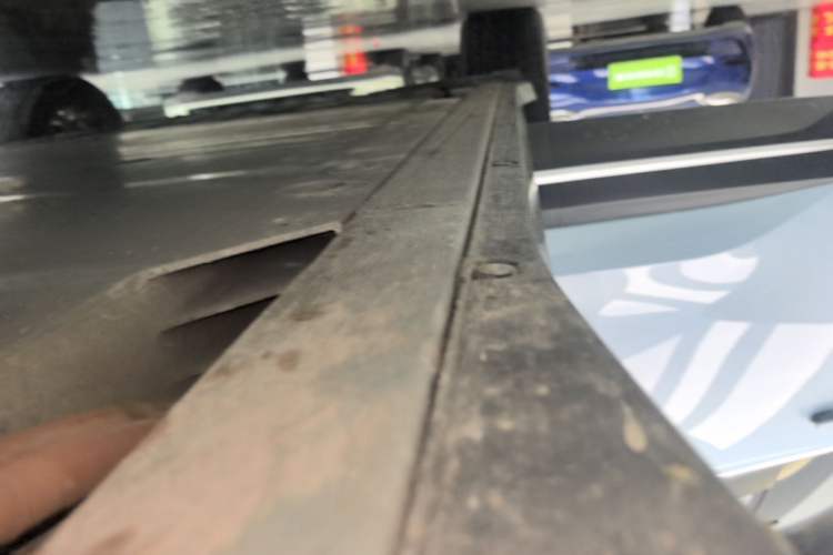 Used Nio ES6 2024 75 kWh Right Side Sill