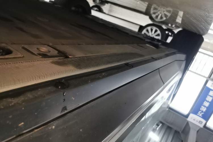 Used Nio ES6 2024 75 kWh Right Side Sill