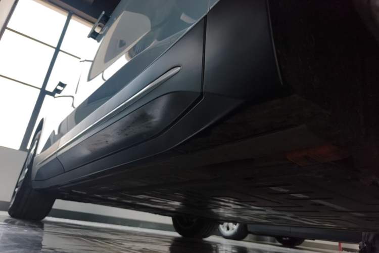 Used Nio ES6 2024 75 kWh Right Side Sill