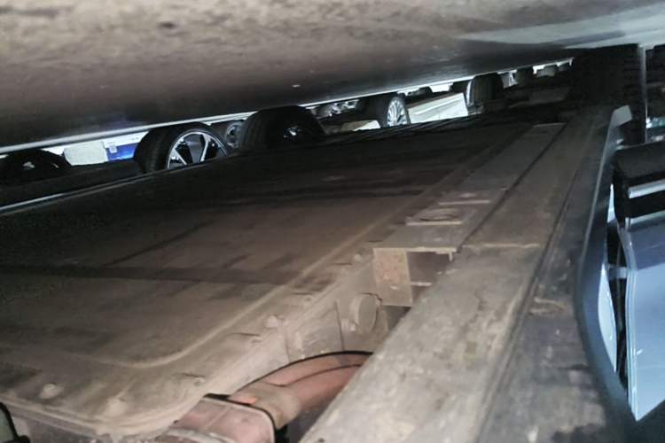 Used Nio ES6 2024 75 kWh Right Side Sill
