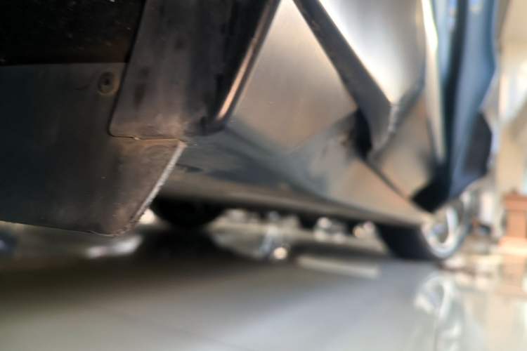 Used Nio ES6 2024 75 kWh Right Side Sill