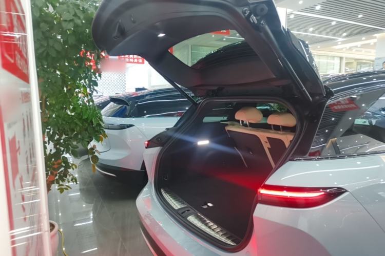 Used Nio ES6 2024 75 kWh Trunk