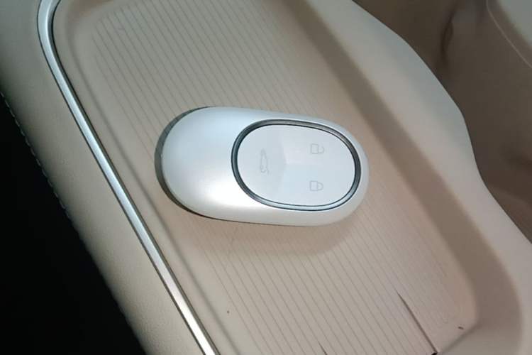 Used Nio ES6 2024 75 kWh Vehicle Key