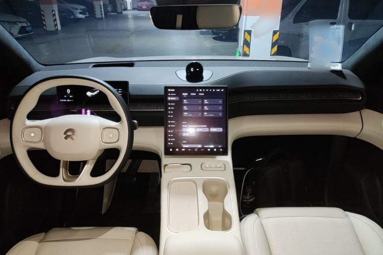 Used Nio ES6 2024 75 kWh Center Console